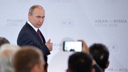 Путин уверен, что российская экономика достигла дна Путин уверен, что российская экономика достигла дна