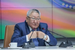 Глава Якутии пообещал повысить зарплату самым бедным бюджетникам Глава Якутии пообещал повысить зарплату самым бедным бюджетникам
