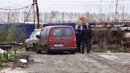В Новосибирске отчаявшиеся рабочие вскарабкались на кран В Новосибирске отчаявшиеся рабочие вскарабкались на кран