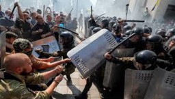 В Госдуму внесен законопроект, который приравняет встречу депутатов с избирателями к митингу В Госдуму внесен законопроект, который приравняет встречу депутатов с избирателями к митингу