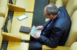 Депутаты получили возможность отказаться от лишних денег Депутаты получили возможность отказаться от лишних денег