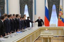 Власти отчитались о выполнении майских указов Путина Власти отчитались о выполнении майских указов Путина