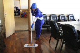 В Следственном комитете бастуют уборщицы В Следственном комитете бастуют уборщицы
