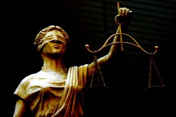 Дмитрий Медведев повысил оклад адвокатов Дмитрий Медведев повысил оклад адвокатов