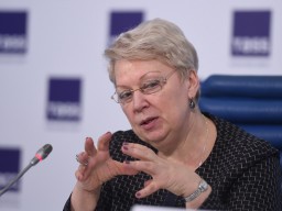 Министр образования и науки призналась в бессилии повлиять на рост зарплаты учителей Министр образования и науки призналась в бессилии повлиять на рост зарплаты учителей