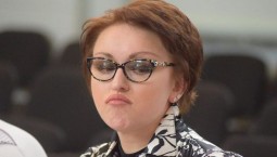 Министр труда, отказавшаяся жить на 3,5 тыс. руб. в месяц, получала денежную помощь от государства Министр труда, отказавшаяся жить на 3,5 тыс. руб. в месяц, получала денежную помощь от государства