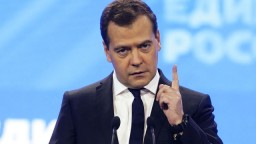 Медведев обозначил сроки для поиска денег на реализацию майского указа Медведев обозначил сроки для поиска денег на реализацию майского указа