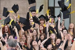 Чьим выпускникам больше платят Чьим выпускникам больше платят