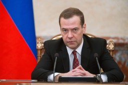 «Недалекий» Медведев снова возглавил правительство «Недалекий» Медведев снова возглавил правительство