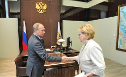 Министр здравоохранения пожаловалась президенту на нехватку врачей Министр здравоохранения пожаловалась президенту на нехватку врачей