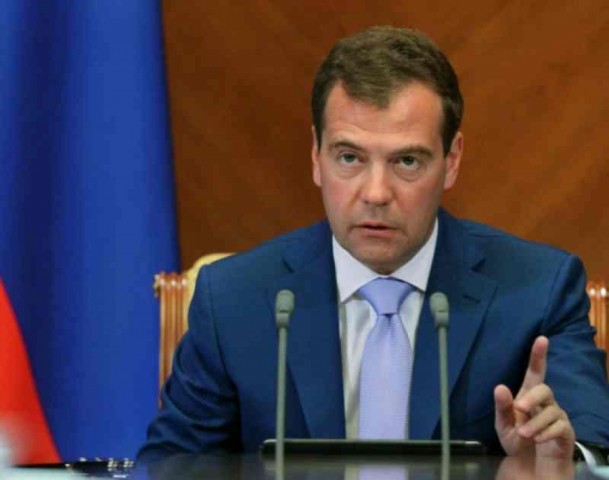 Медведев обещает дальнейший рост пенсий
