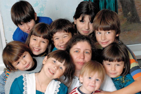 Малообеспеченные семьи Москвы получат прибавку к пособию по уходу за детьми