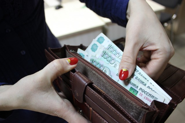 Иркутские бюджетники получат зарплату до, а не после Нового года
